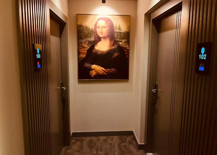 Monalisa Kuşadası